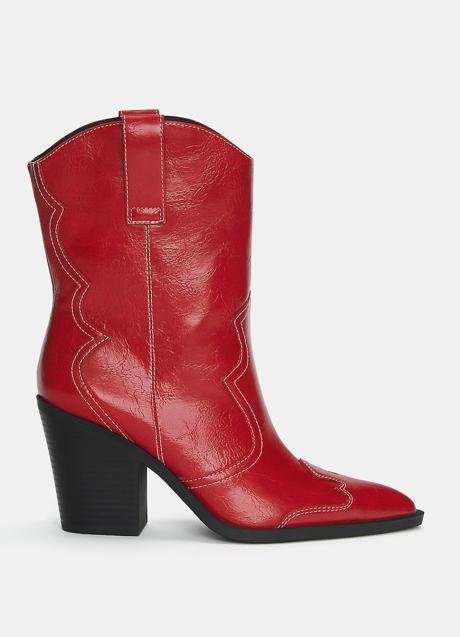 Botines rojos de Pull & Bear (35,99 euros)