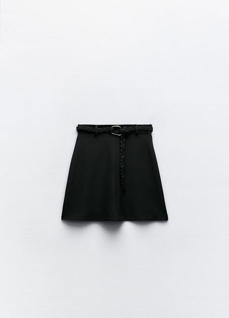 Falda negra de Zara (25,99 euros)