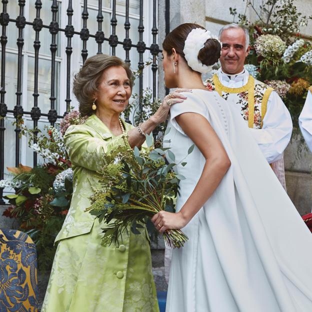 Sofía Palazuelo y la reina Sofía en el día de su boda.