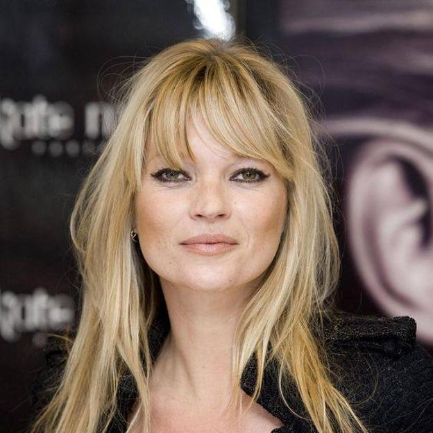 Kate Moss con flequillo estilo coreano rejuvenecedor