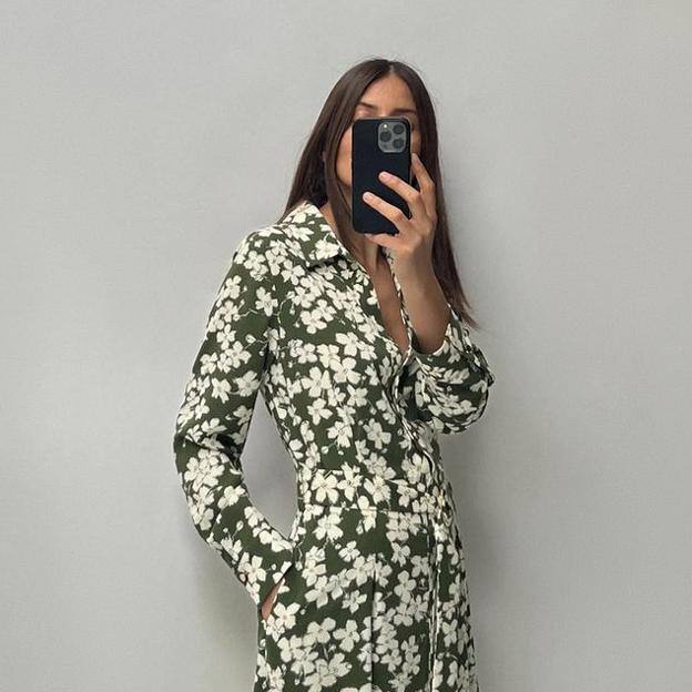 Este vestido camisero de flores de Zara será tu primera compra de primavera