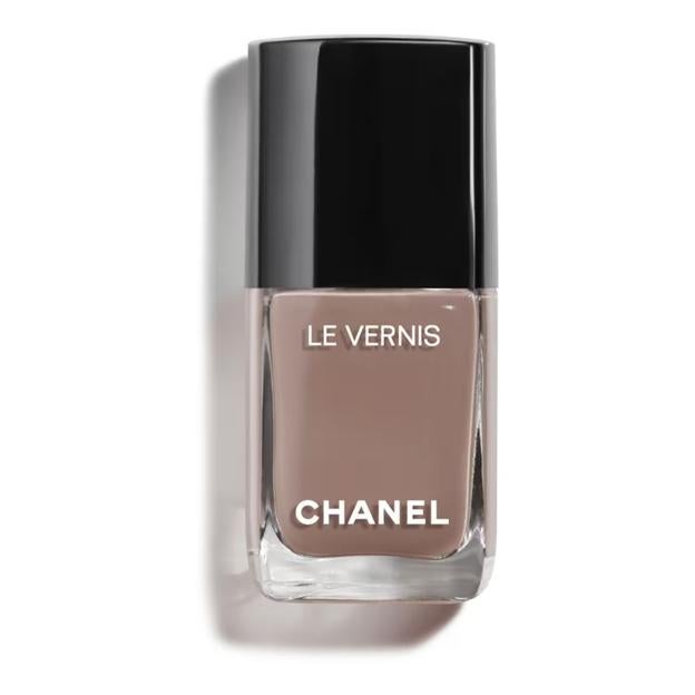 Esmalte de uñas Le Vernis de Chanel (31,99 euros).