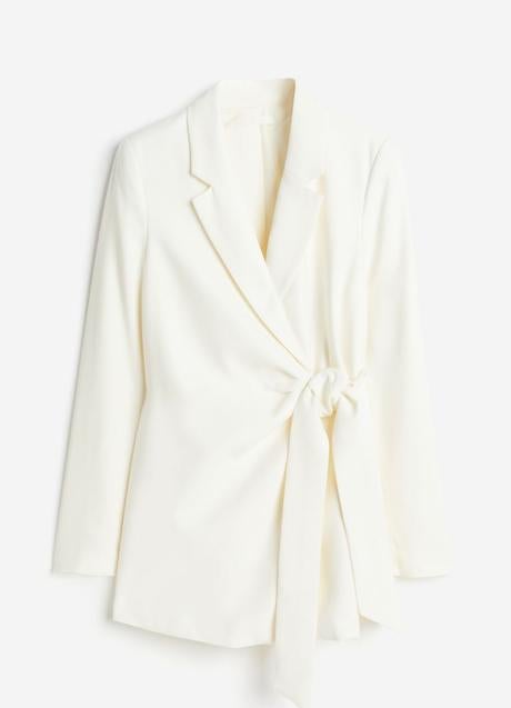 Americana blanca de H&M (49,99 euros)