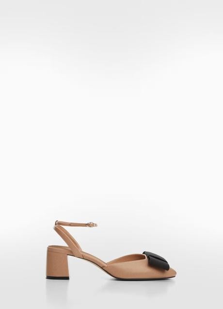 Zapatos con lazo de Zara (49,99 euros)