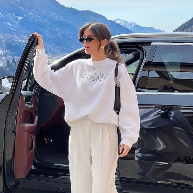Las sudaderas vintage que son pura tendencia para diario segun las famosas Mujer Hoy