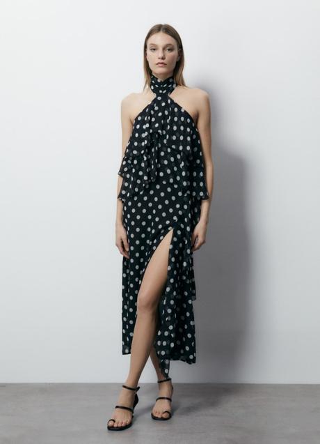 Vestido con estampado de lunares de Sfera (49,99 euros)