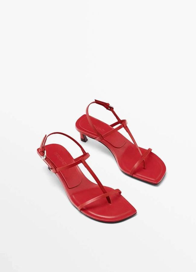 Sandalias de tacón roja de Massimo Dutti (129€)