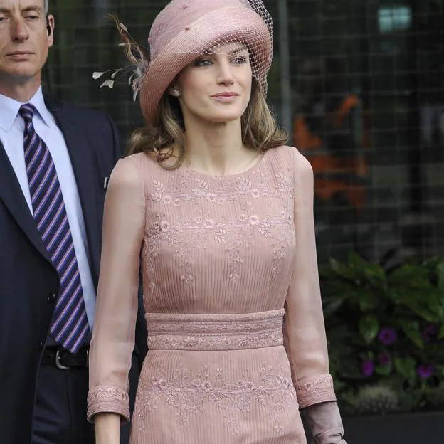 Letizia,, de rosa palo, en la boda de Guillermo de Inglaterra y Kate Middleton.
