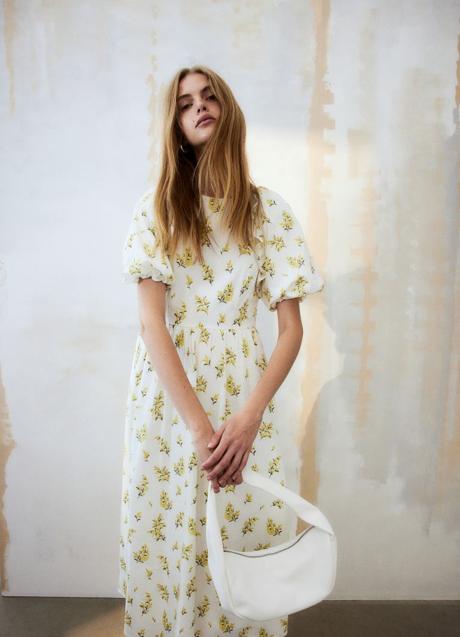 Vestido con estampado de flores de H&M (49,99 euros)