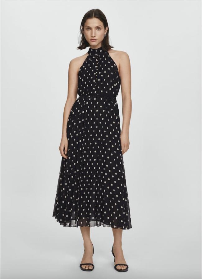 Vestido plisado de lunares de Mango, 59.99 euros.