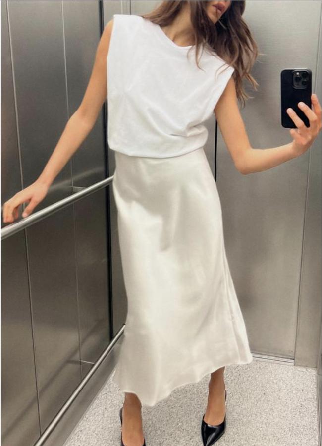 Vestido de tejido combinado de Zara, 29.95 euros.