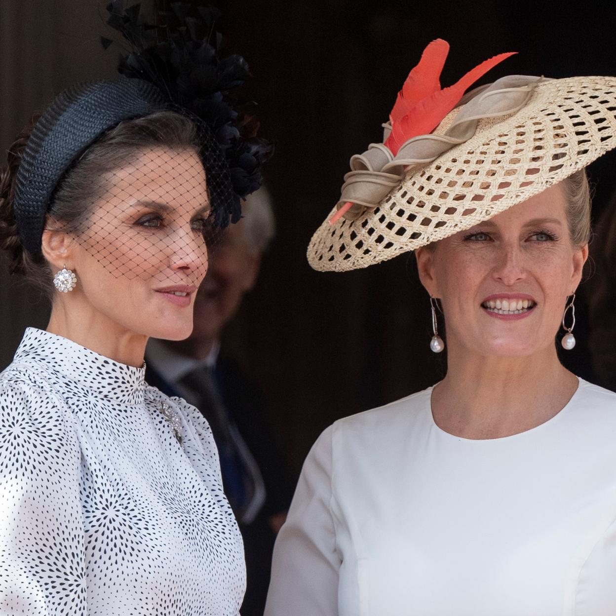 Sophie de Edimburgo, mujer del príncipe Eduardo, junto a la reina Letizia. /Getty