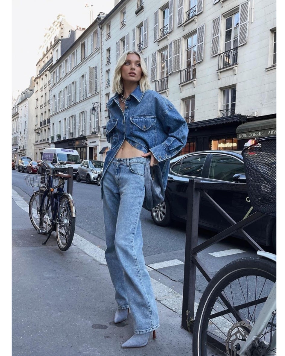 Elsa Hosk con un total look denim/@hoskelsa