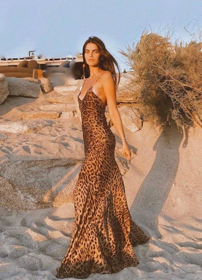 Influencer con vestido de leopardo viral de lujo/@kamilahansen