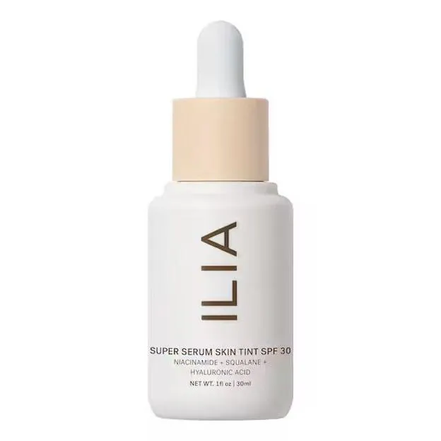 Super Serum Skin Tint SPF 30 de Ilia. Precio: 56,99 euros