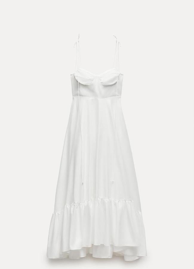 Vestido blanco de Zara, 59,95 euros.