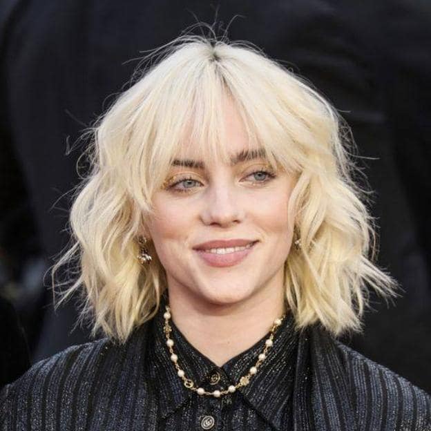 Billie Eilish con wavy bob con flequillo