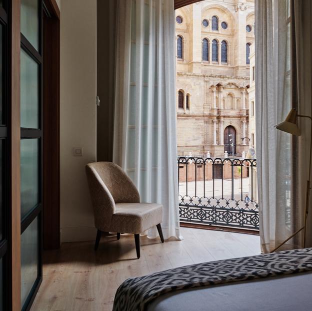 Una de las habitaciones del Molina Lario, con vistas a la Catedral de Málaga.