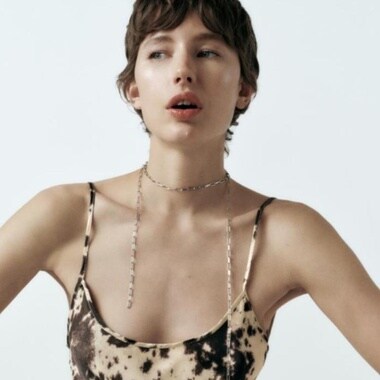 Zara tiene el vestido con el que te olvidarás del estampado de leopardo: la nueva prenda viral de Inditex