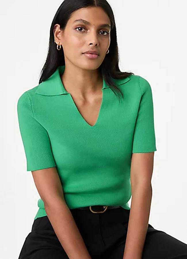 Top de punto en verde de Mark & Spencer.