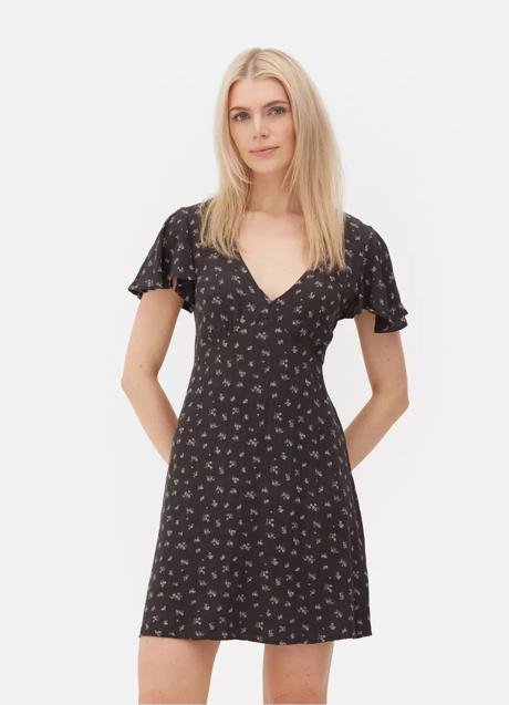 Vestido con estampado de flores de Primark (10 euros)