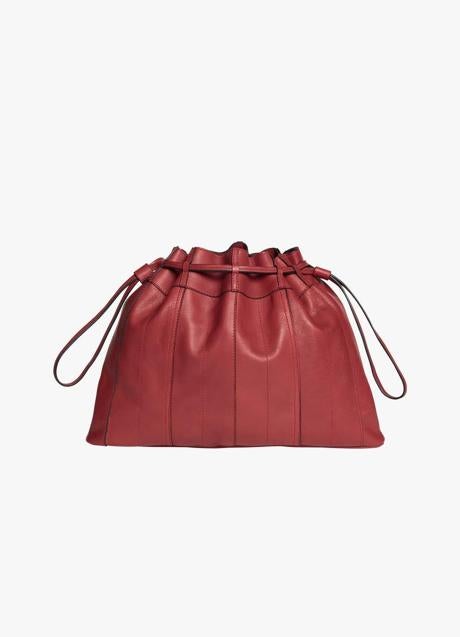 Bolso burdeos de Zara (129 euros)