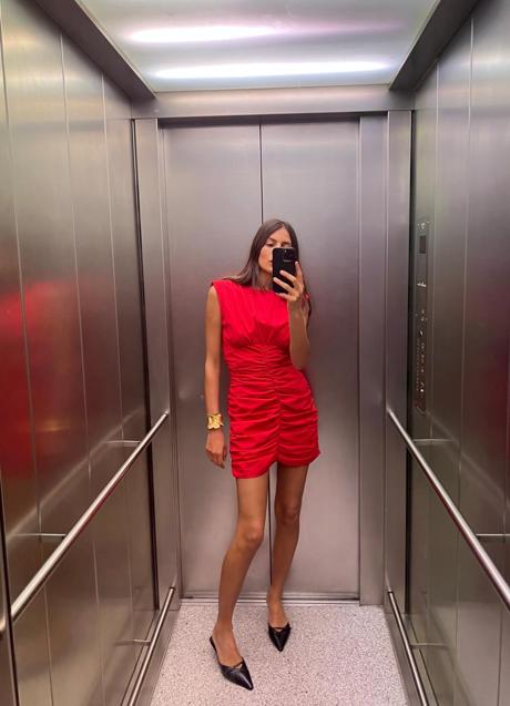 Vestido rojo de Zara (29,99 euros)