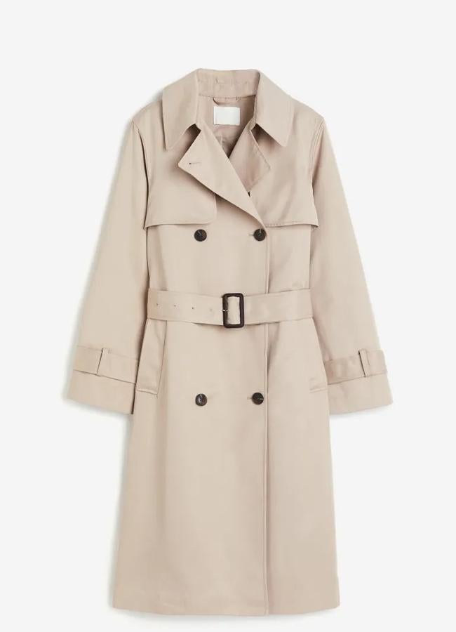 Gabardina de sarga de doble botonadura de H&M, 49,99 euros.