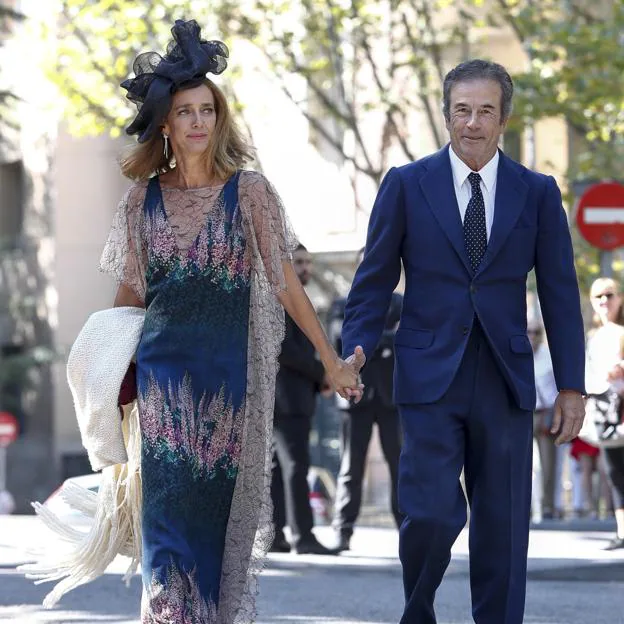 Blanca Suelves y Ioannes Osorio en la boda del duque de Huéscar. 