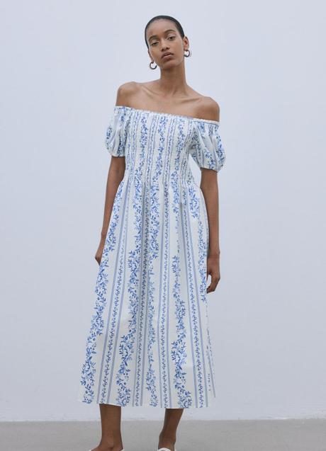 Vestido estampado con flores de H&M (25,99 euros)