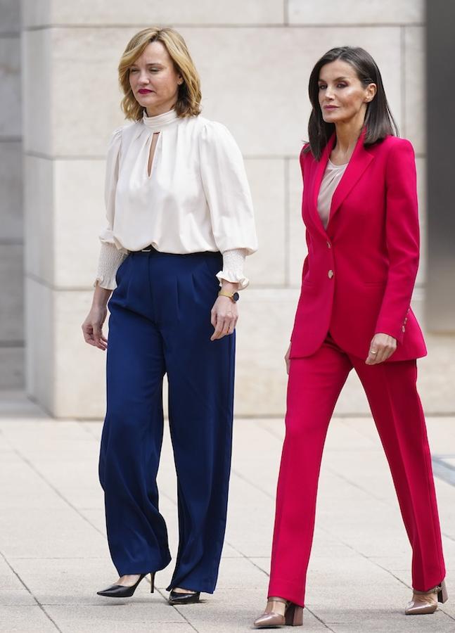 Pilar Alegría junto a la reina Letizia (LIMITED PICTURES)