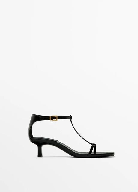 Sandalias negras de Massimo Dutti (79,95 euros)