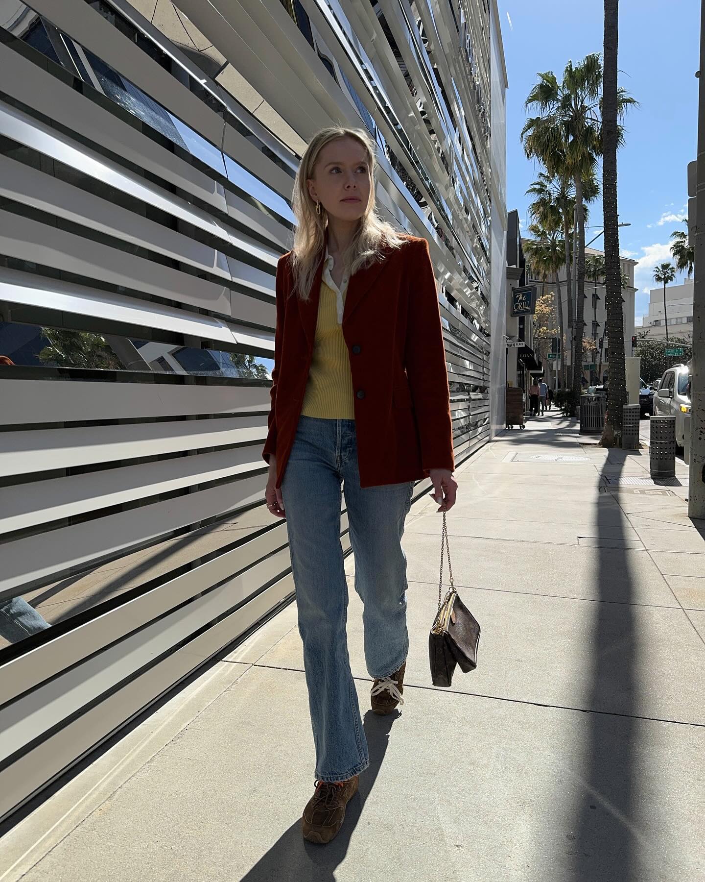 La influencer Marina Telias con New Balance x Miu Miu