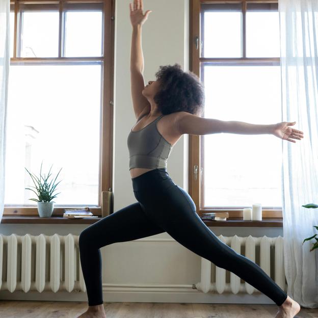 Mujer haciendo pilates