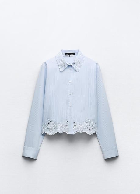 Camisa azul de Zara (25,99 euros)