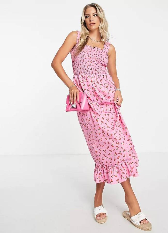 Vestido midi rosa con estampado de cerezas