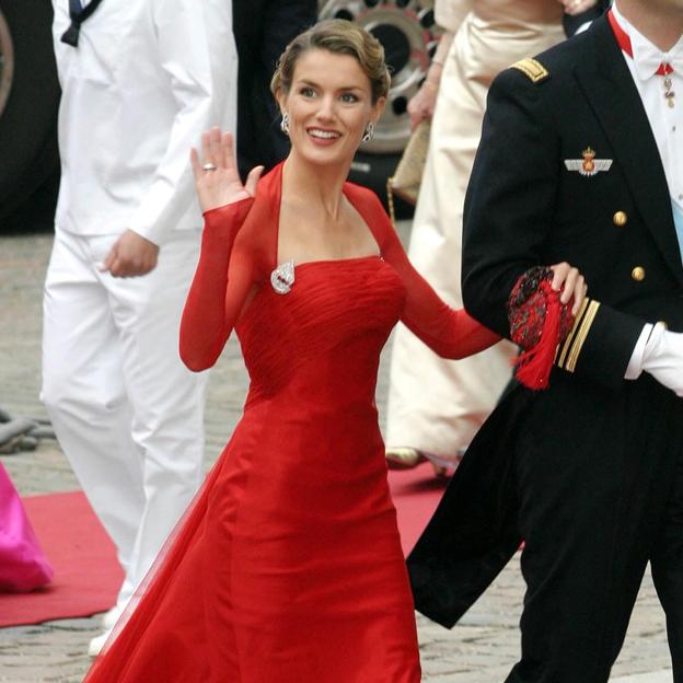 Letizia ortiz vestido rojo lorenzo caprile sale