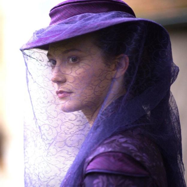 Mia Wasikowska como Madame Bovary en la adaptación de la novela de Gustave Flaubert.