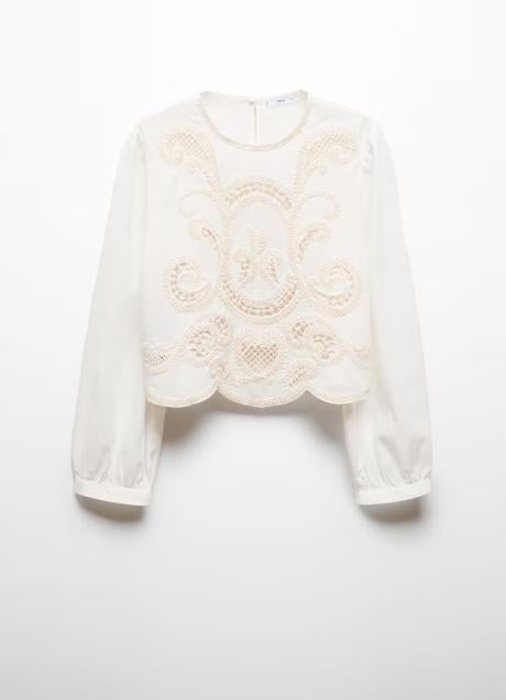 Blusa blanca de Mango (49,99 euros)