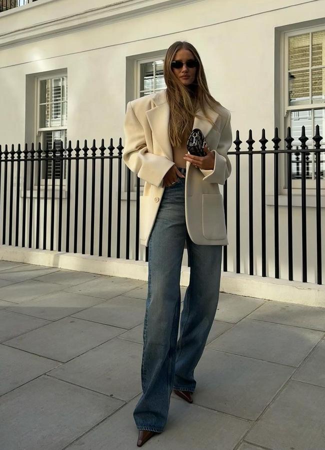 Look con americana blanca (@rosiehw)