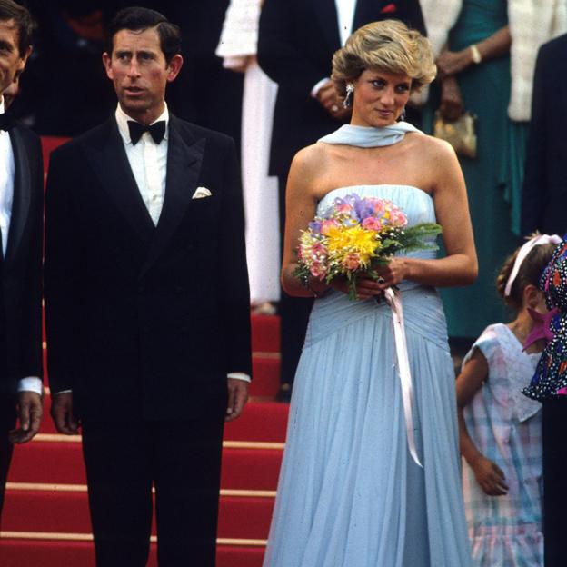 La princesa Diana de Gales y el entonces príncipe Carlos en el Festival de Cannes de 1987. 