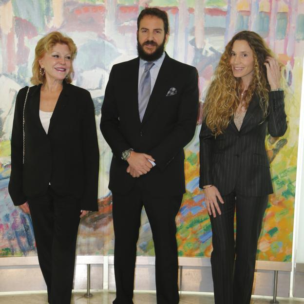 Carmen Cervera junto a su hijo Borja Thyssen y su nuera Blanca Cuesta. 