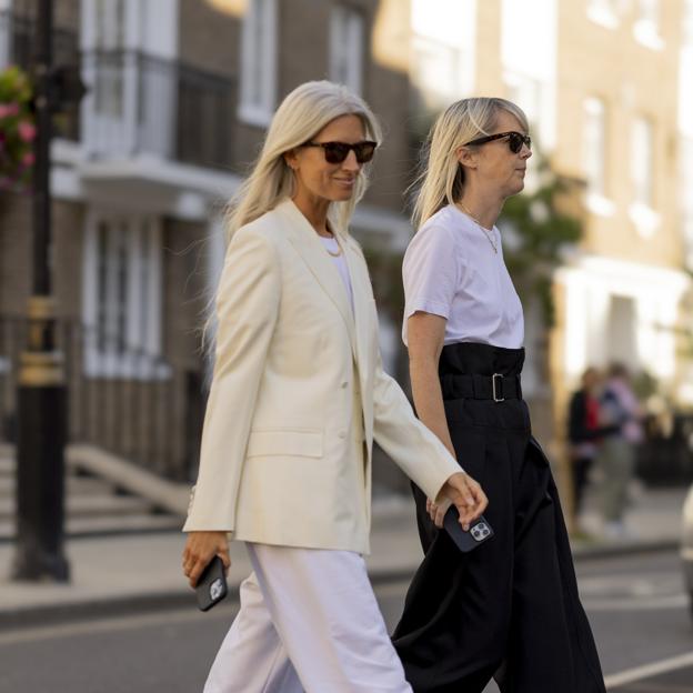 Camisetas oversize en blanco de Zara y Mango que podrás combinar con todos tus pantalones fluidos