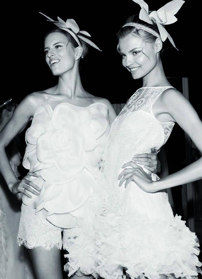 las supermodelos Magdalena Frackowiak y Karolina Kurková, en el backstage del desfile de Pronovias Le Jardin des Rêves, en colaboración con Elie Saab (2013). 