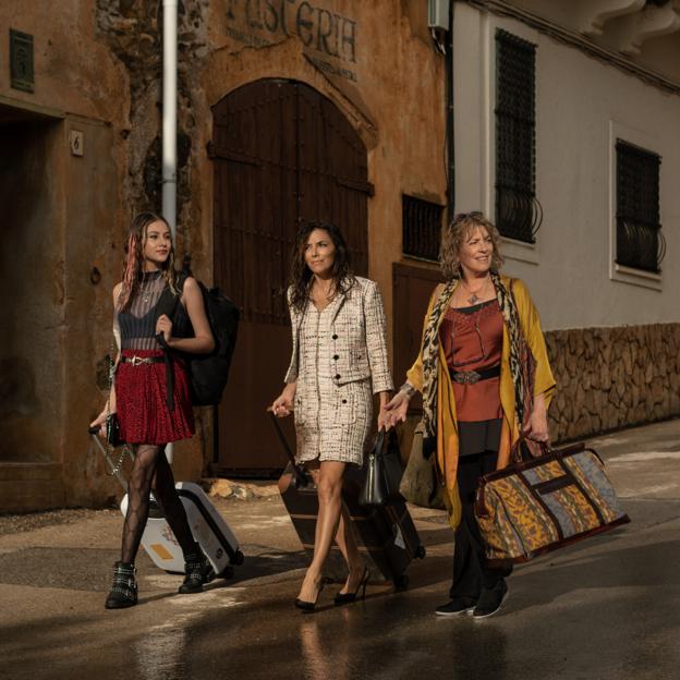 Victoria Bazúa, Eva Longoria y Carmen Maura en una imagen de Tierra de mujeres. 