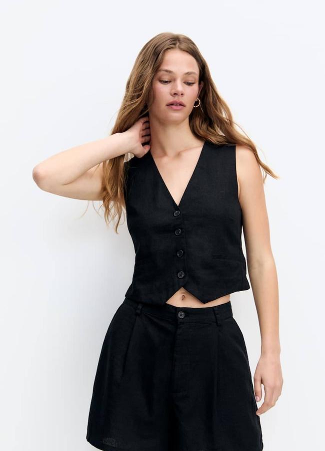 Traje de lino negro con chaleco y bermudas