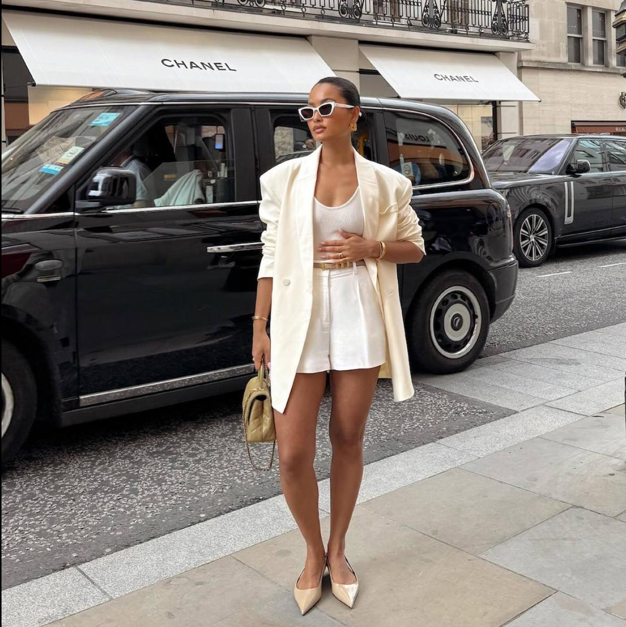Looks minimalistas con basicos que copiaras a las mujeres clasicas en verano Mujer Hoy