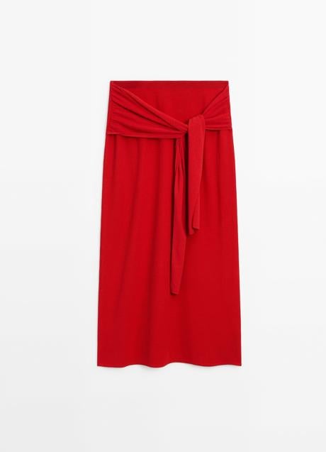 Falda roja de Massimo Dutti (69,99 euros)