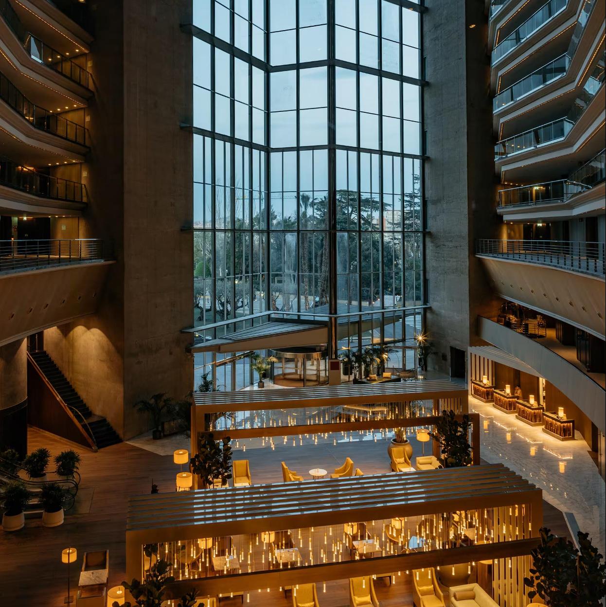 El imponente lobby del Hotel Torre Melina Gran Melia