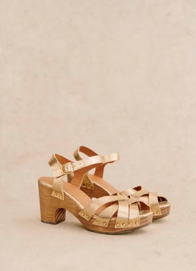 Sandalias con plataforma de madera doradas